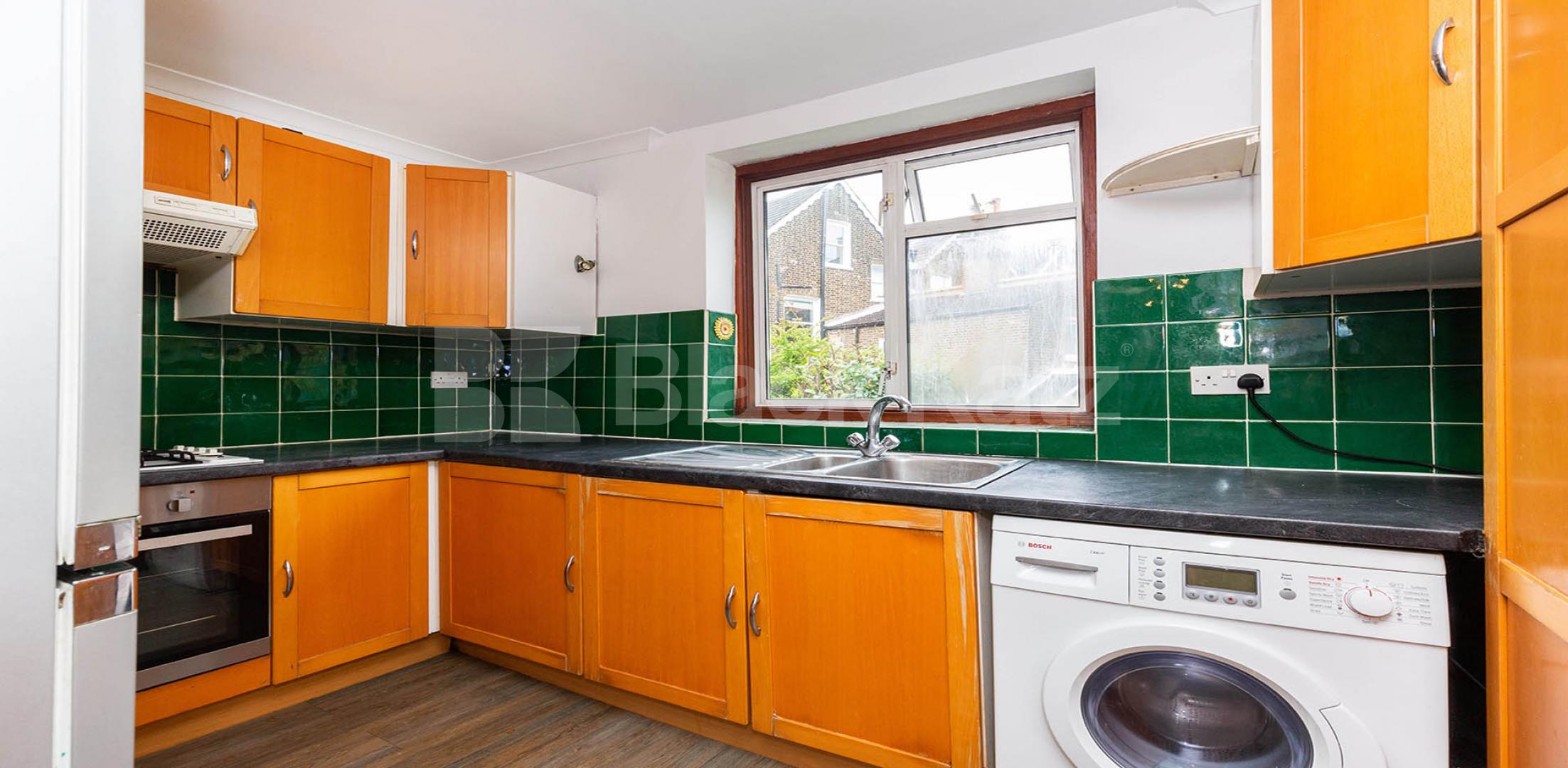 			PRIVATE ROOF TERRACE, 3 Bedroom, 1 bath, 1 reception Flat			 Upper Tollington Park N4, FINSBURY PARK / STROUD GREEN